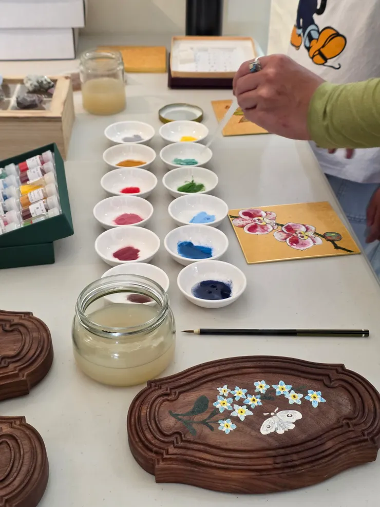 動物膠與礦物顏料混合