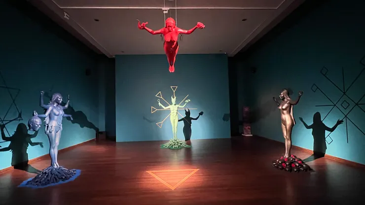 Agnes Arellano，《Project Pleiades》，2024。於曼谷雙年展《Nurture Gaia》展出。本文作者拍攝。