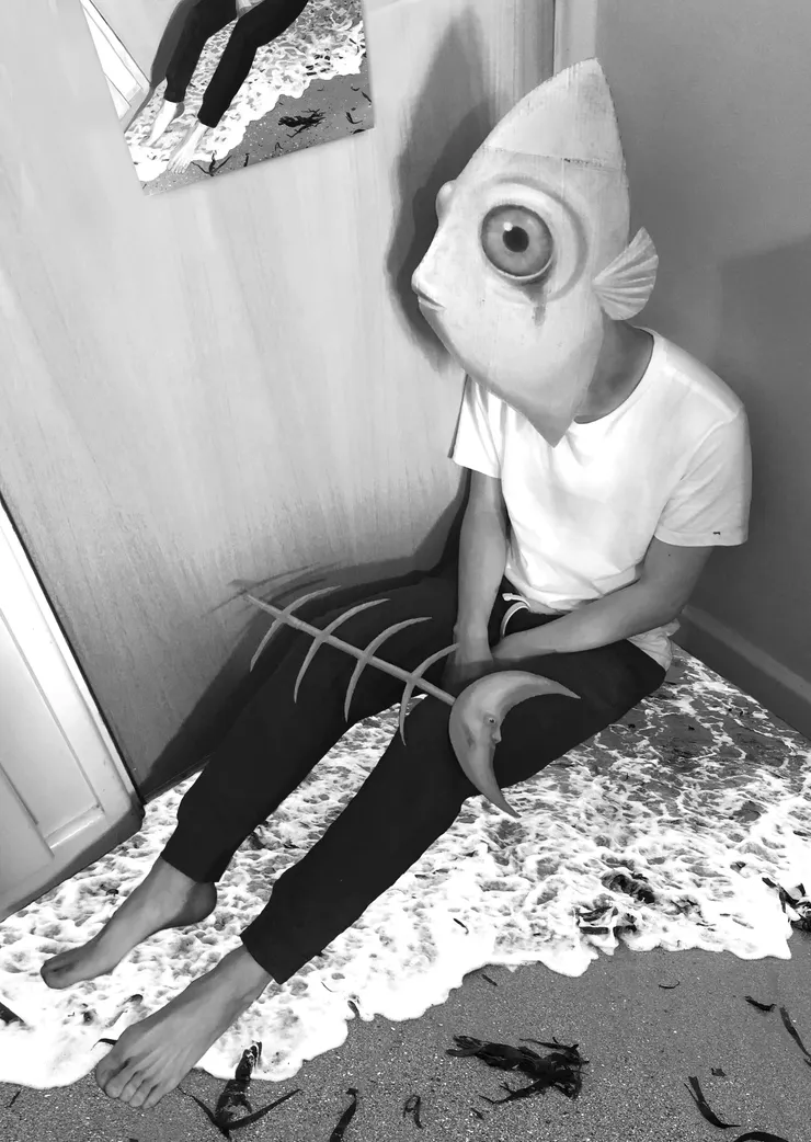 以插畫結合攝影拼貼的作品 Left Over，魚的眼睛也圓圓大大的。