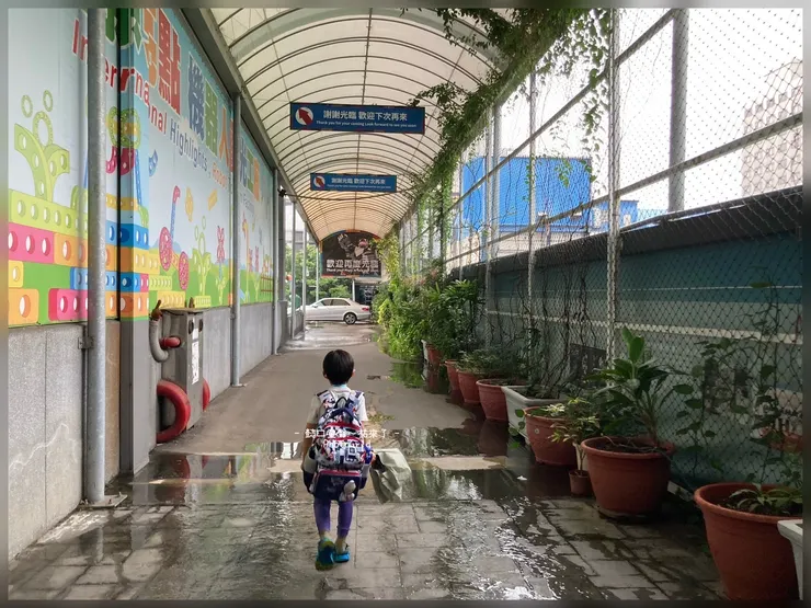 入口處停車往電梯方向都友善無障礙。