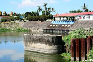 高雄端橋墩部分位於曹公圳取水口附近，圖為北端第3座橋墩