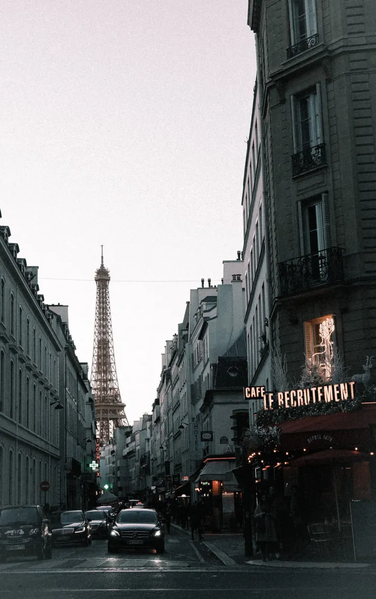 街角轉頭所撞見的景色，也不小心成了我很愛的一張