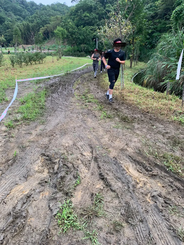 這個跑道真的很斯巴達