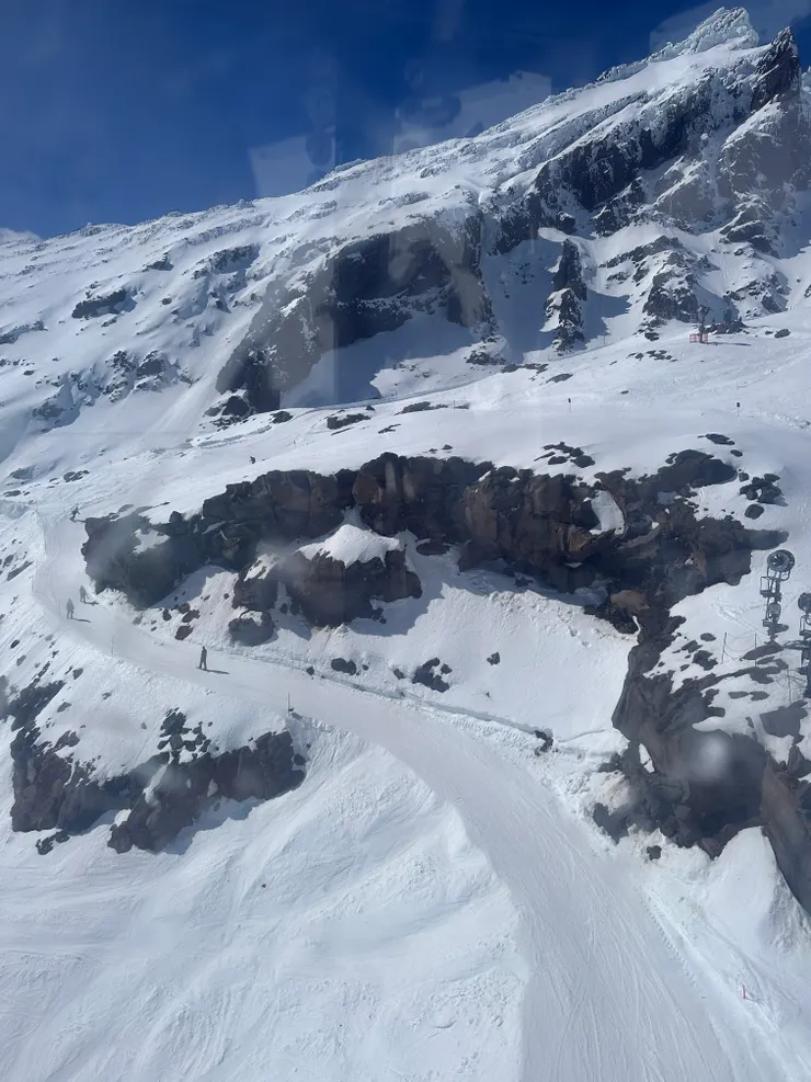 對新手來說很窄很可怕的雪道