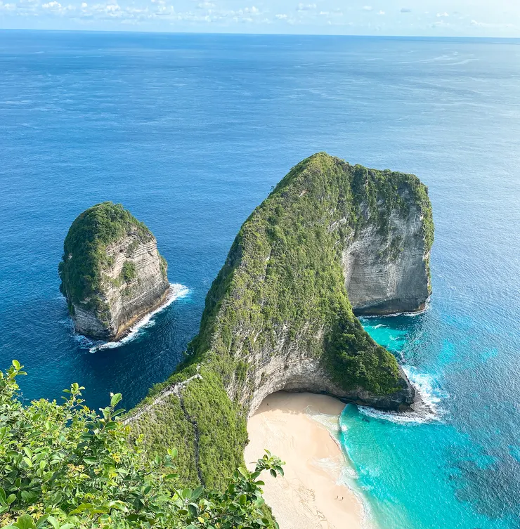 佩尼達島的地標性海灘 Kelingking Beach