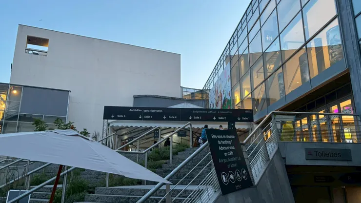 Pathé 的候補帳篷區／Jesse 攝影