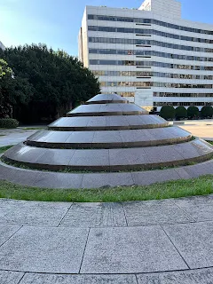 與生俱來的這副肉體本來就有重重的限制,限制接收到的訊息,也算是對於肉體的自我保護。就像有人喜歡改造汽車或者超頻電腦,解放內藏的力量,但到底是否能承受改造後的結果,那就看每個人能夠接受的程度如何了。