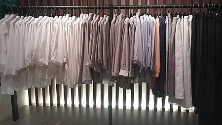 [台北旅遊]慈濟大愛恩感科技忠孝館，兼具服飾店、商品陳列館，