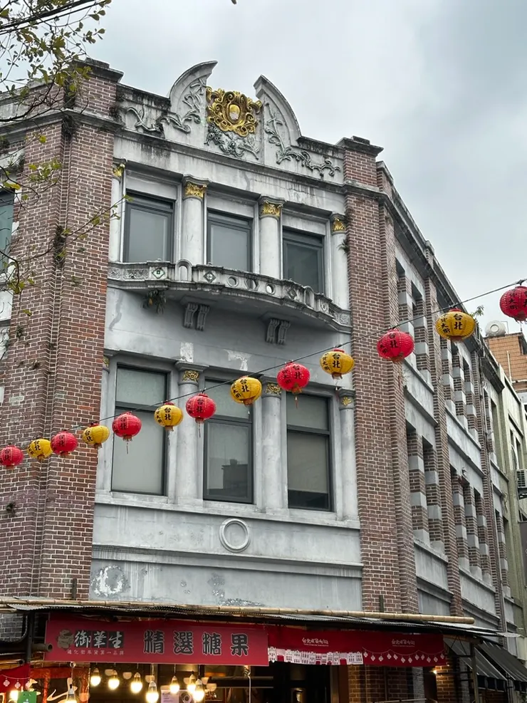 長得像日本武士頭盔