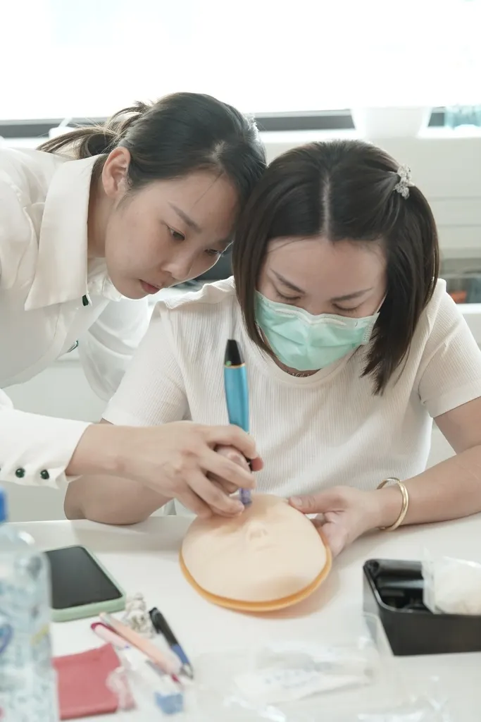 台南美容課程【柔星國際美容教育】毛母開通外泌體御髮教學│養髮