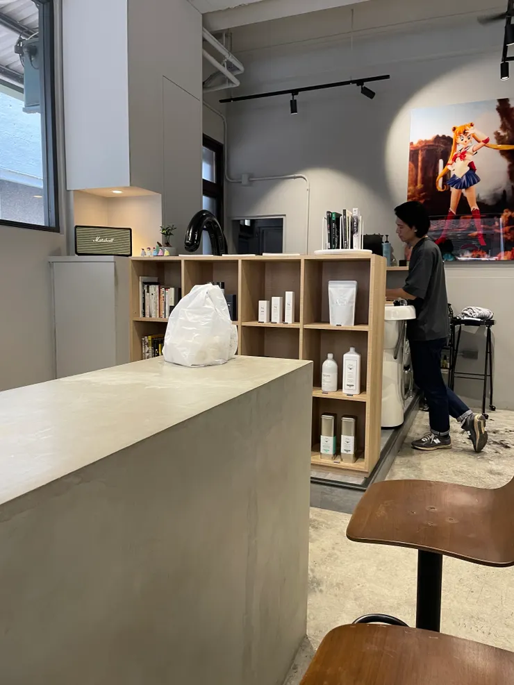 迷途：洗頭中的老闆