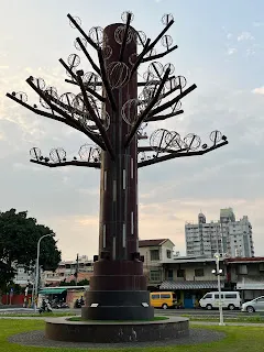 如果立下在高齡時也想要自在活動的願望，那控制食慾維持身體健康，就是每天可以做到的事。像是即使有晚上吃完一整個便當，外加炸物的情況發生，那就在吃飽後，想辦法多運動一下。能站著就不要坐著，即使是坐著也有可以運動的方式。