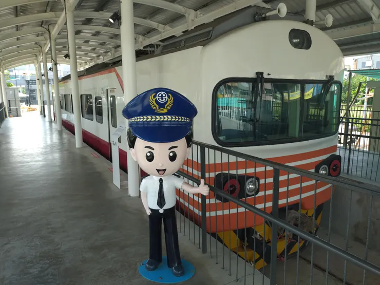 已退役的紅斑馬自強號