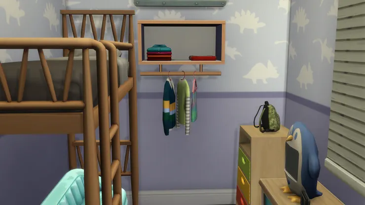 弟弟常穿或剛換下來的衣服會放在這個架子上，方便小朋友嘛。