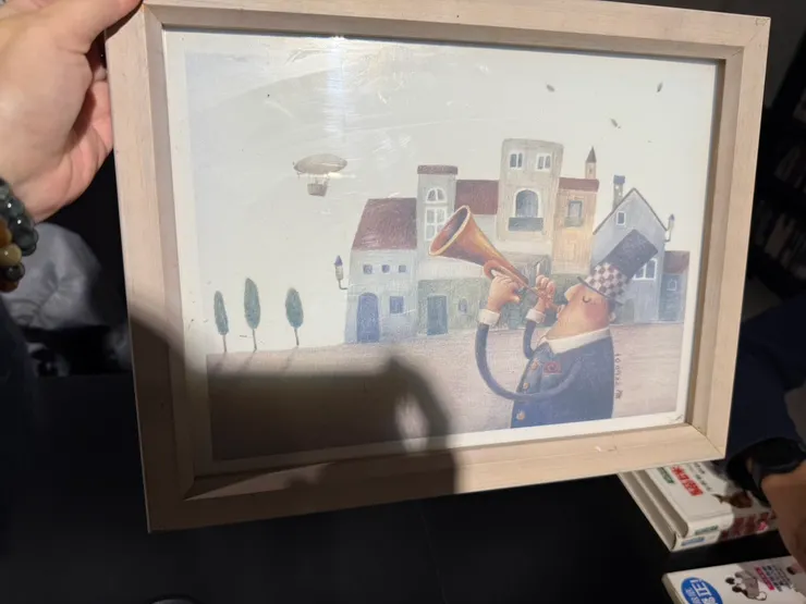 之後會好好介紹林藝軒插畫家，先給大家看看姐姐送給書店的。