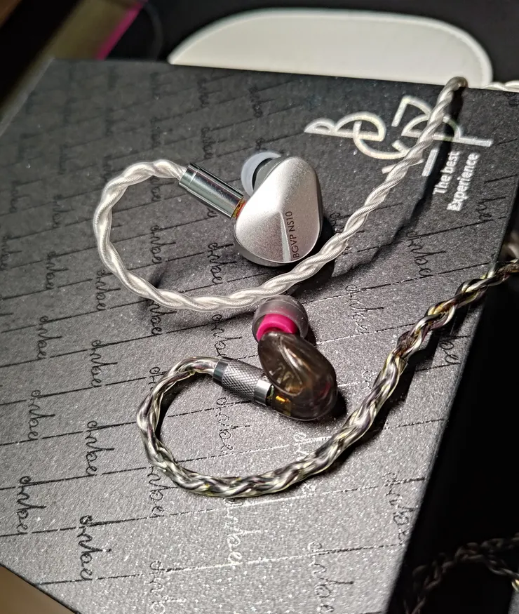 NS10（S號人聲套）與Westone um1（SpinFit S號耳塞套）尺寸對比