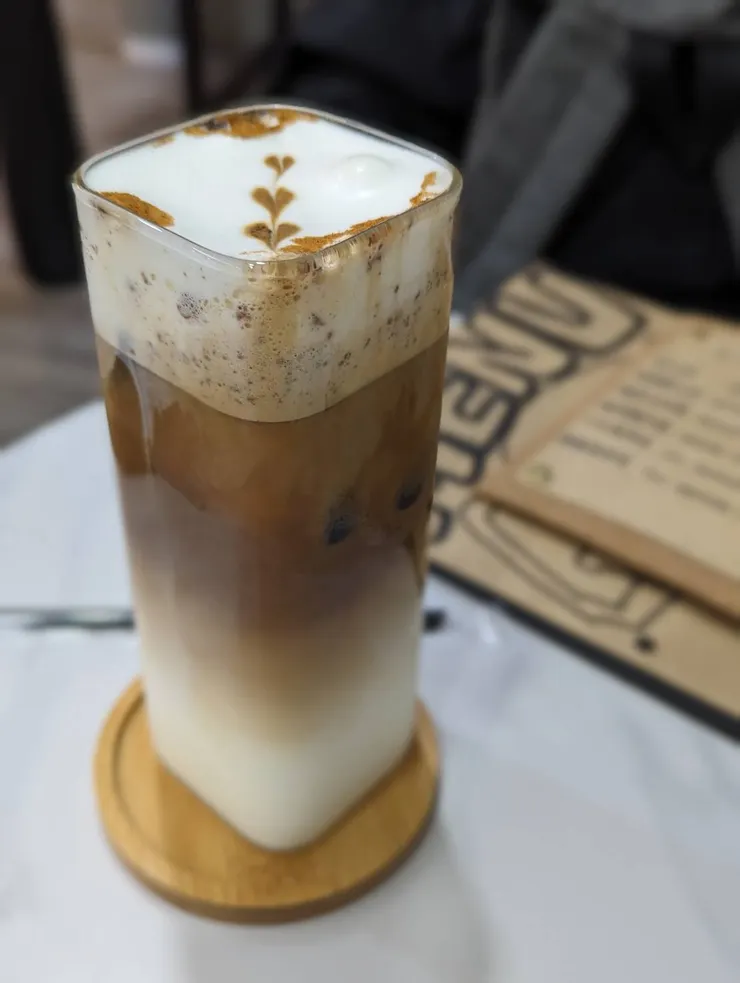 店員幫我加了點肉桂粉