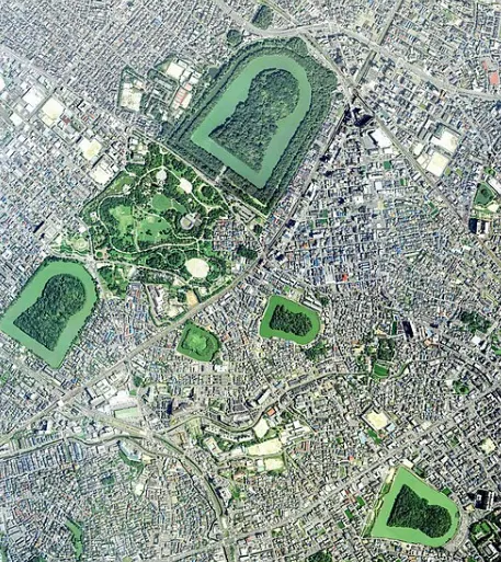 空拍古墳群，圖片來源：wikipedia