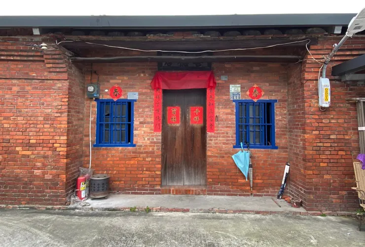外觀樸實的三合院古厝「善德居」