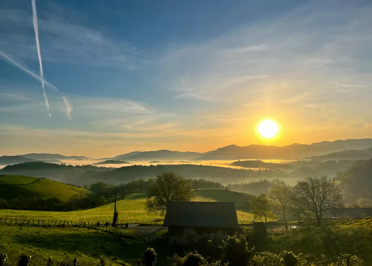 庇里牛斯山上的日出