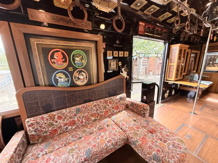 座位的設計都不同，有Ｌ型的座位也有整排沙發的樣式！