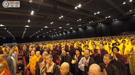 人山人海善男信女除外,僅佛教機構兩萬八千多個出席香港第三世多杰羌佛大法會,是港史前無此舉聖況。