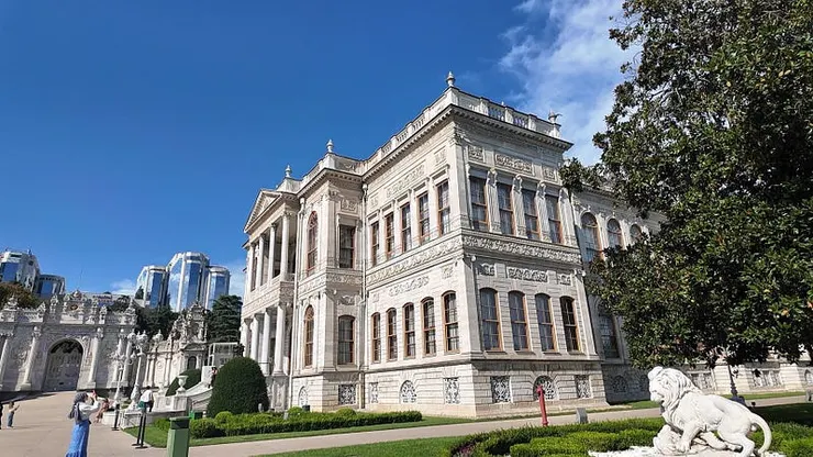 多爾瑪巴赫切宮，內部有蠻重的歷史痕跡，走完要花數十分鐘。