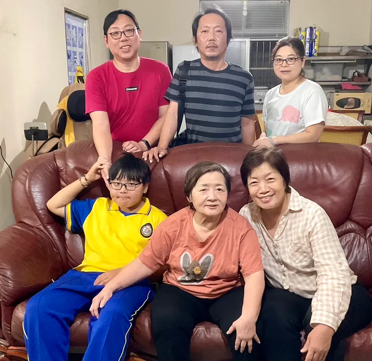 到蘆竹找三姐和她一家人合影