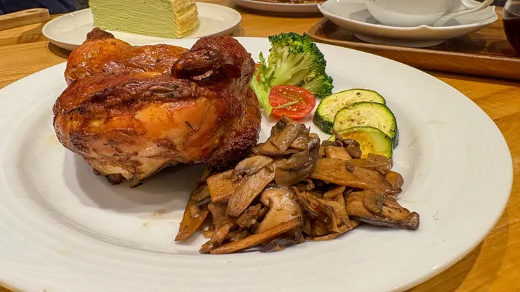 滿意外連烤雞都能做的很有水準。