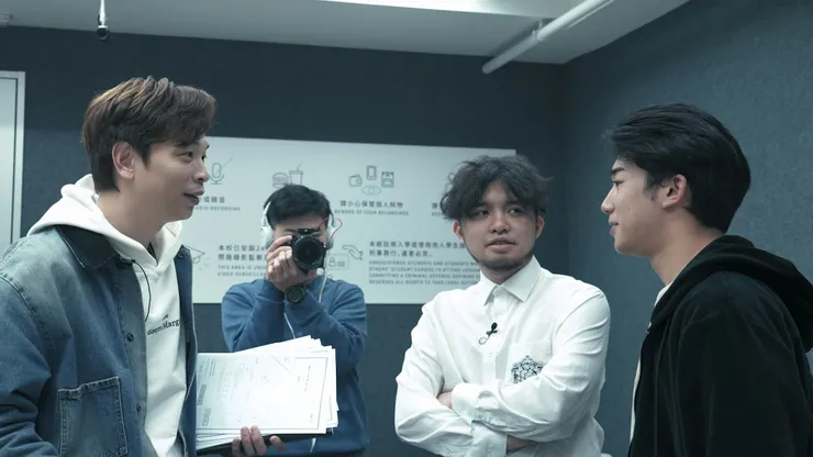補習名師YY Lam（最左）於《公開試當真》份屬第三男主角，不時拋出令人深思的金句