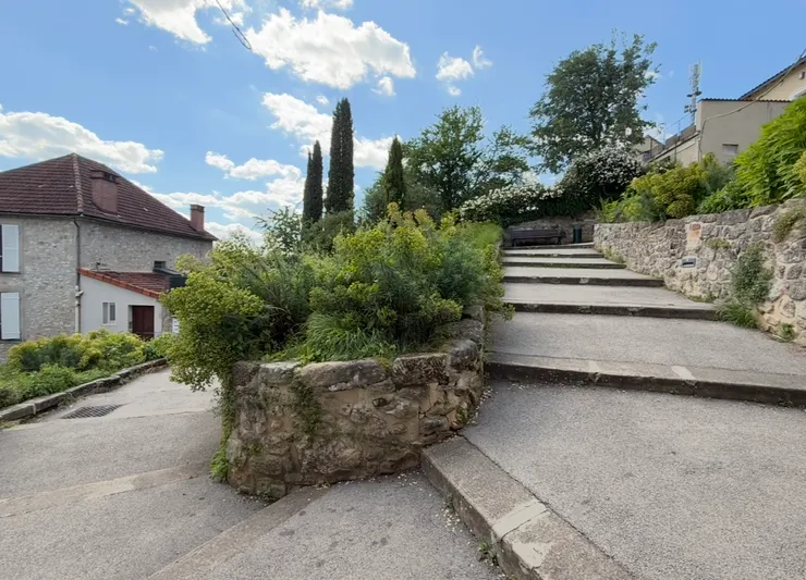 走不完的之字形的階梯