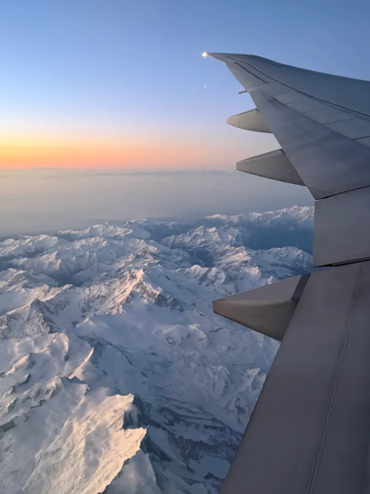 純淨潔白、美到令人屏息的雪山