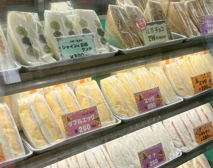 蛋沙拉與水果三明治是招牌