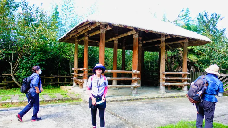 巨石板步道停車場