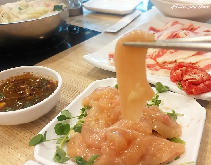 ▲「八方悅」精緻鍋物，自助吧吃到飽！鶯歌老街/圖片來源：Betty's Jump Diary