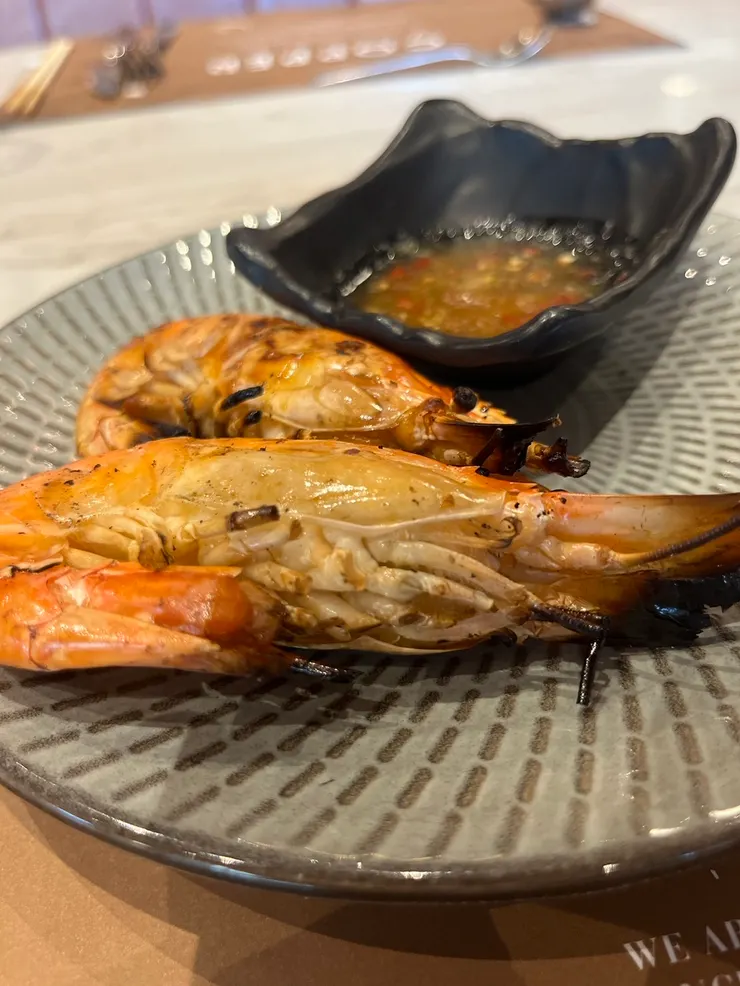 烤大蝦，很大隻，現烤的。