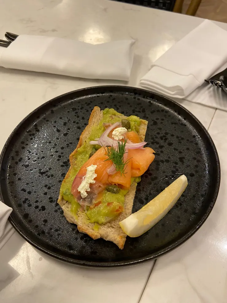 煙三文魚 牛油果🥑 多士