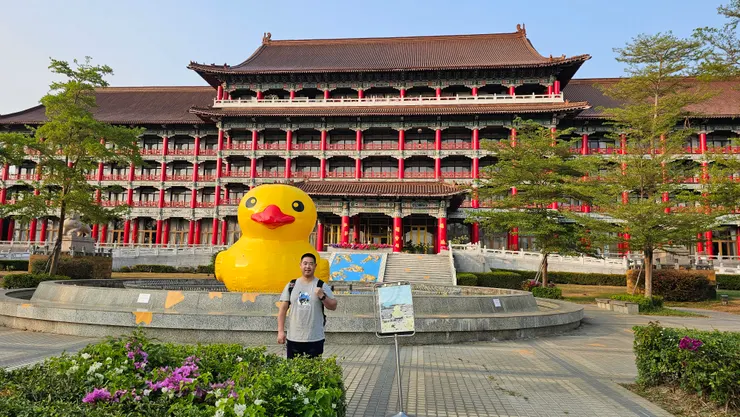 高雄圓山大飯店的黃色小鴨裝置藝術沒因黃色小鴨展期結束而撤展!開心!