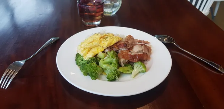 早餐可供選擇不多要額外加購。要不要買就見仁見智吧