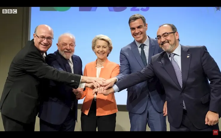 左二為巴西總統魯拉;中間女士為歐盟委員會主席馮德萊恩