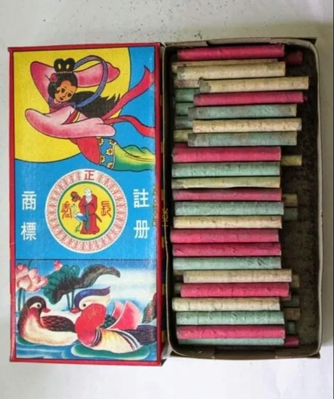 這盒水鴛鴦的封面剛好是嫦娥,是給中秋節用的喔!