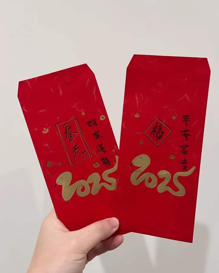 好珍貴的紅包袋啊！必須好好收著