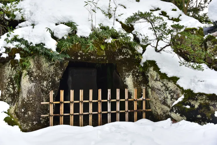 金城零澤一旁的鳳凰山