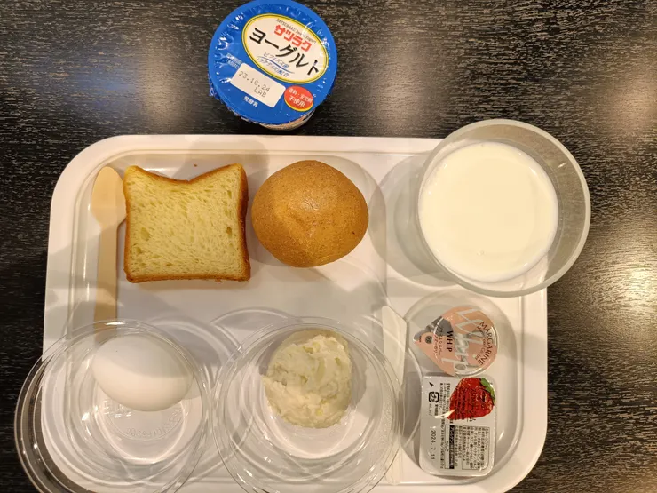 在札幌下塌的JR Inn飯店有提供簡單的自助式早餐