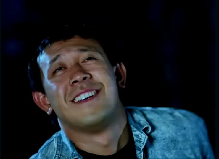 美好如斯，泉子露出了童真般的笑容。