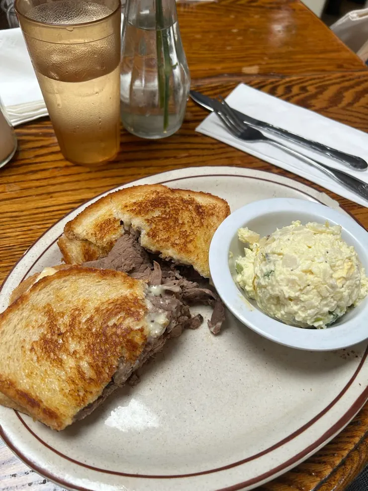 dark forest sandwich $13.85(含小費)