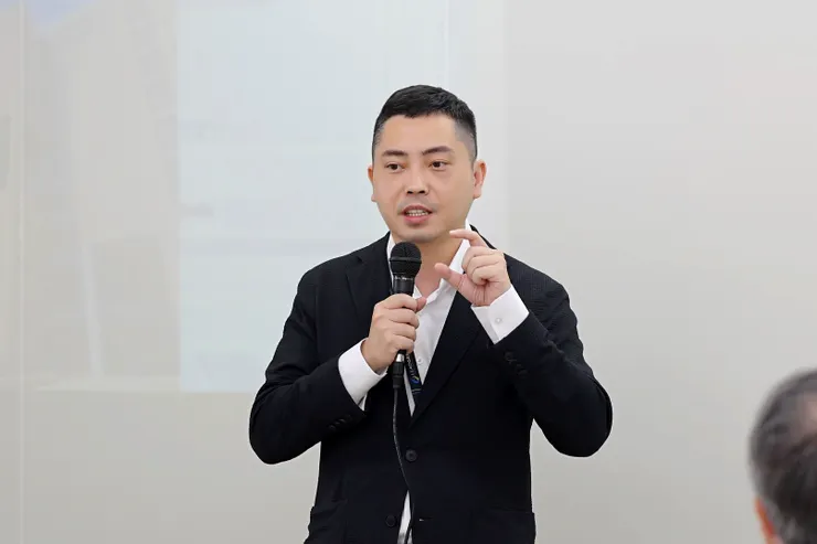 圖說：偉喬生醫董事長莊詠鈞除了感謝母校栽培，更希望透過完善的研究設施，讓病毒實驗室成為接軌業界的實戰訓練基地。（資料來源：成功大學）