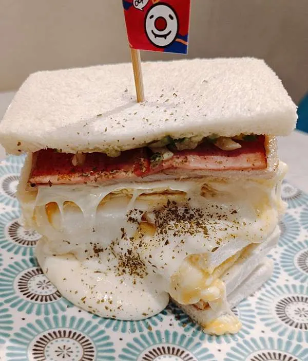 新竹早午餐推薦：歐浮找餐是最美好的陪伴。 歐浮找餐東南店/德