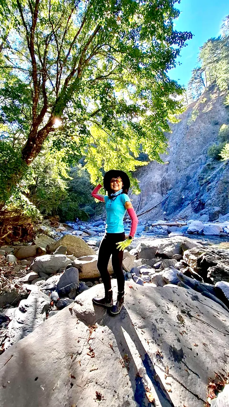 陽光與綠葉這麼美，當然是要擺拍一下。