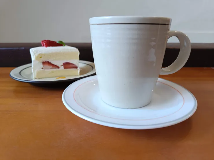 鐵木咖啡來自台中，甜點非常可口